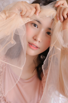 年轻的女教师在线